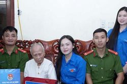 Tuổi trẻ phường Láng tri ân cựu thanh niên xung phong nhân dịp 27-7
