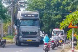 Tỉnh lộ 9 chật hẹp, người dân Khánh Hòa mong sớm được đầu tư mở rộng