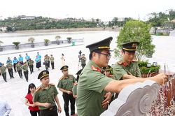 Hành trình về nguồn hun đúc bản lĩnh đoàn viên Công đoàn Công an Thủ đô