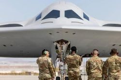 Phi đội oanh tạc cơ tàng hình đáng sợ nhất thế giới 'B-21 Raider' sắp xuất hiện
