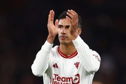 Varane cấm cầu thủ nhí đánh đầu