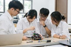 Tám bậc trình độ quốc gia mới: Học sinh sau lớp 9 có những hướng đi nào?