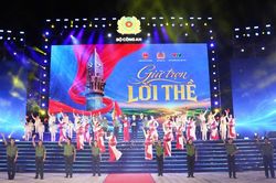 Xúc động đêm nghệ thuật 'Giữ trọn lời thề' tri ân các Anh hùng liệt sĩ