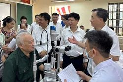 Bắc Ninh: Hội Thầy thuốc trẻ Việt Nam khám bệnh, cấp thuốc tặng quà tri ân người có công