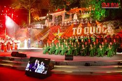 Cầu truyền hình 'Sao sáng dẫn đường' kết nối hành trình tri ân Liệt sĩ tại Tuyên Quang