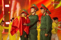 Những hình ảnh cảm động tại Cầu truyền hình 'Sao sáng dẫn đường' ở Tuyên Quang