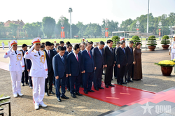 Lãnh đạo Đảng, Nhà nước vào Lăng viếng Chủ tịch Hồ Chí Minh và tưởng niệm các Anh hùng liệt sĩ