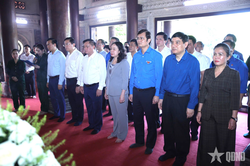 Phó chủ tịch nước Võ Thị Ánh Xuân dâng hương tại Khu di tích lịch sử quốc gia Truông Bồn