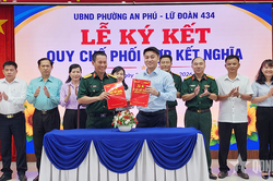 Lữ đoàn 434 (Quân đoàn 34) kết nghĩa với địa phương và trao tặng 'Nhà đồng đội'