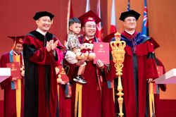 Trường Đại học Kinh tế - ĐHQGHN trao bằng tốt nghiệp năm 2026 cho gần 1700 tân cử nhân, tiến sĩ, thạc sĩ