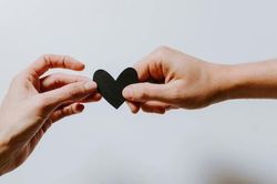 Phải lòng một người con trai có nhóm máu O sẽ như thế nào?