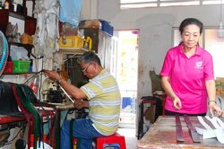 Những người vợ tần tảo