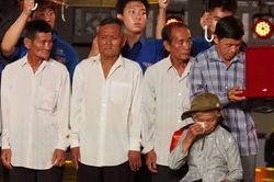Xúc động khoảnh khắc trao trả hồ sơ kỷ vật của liệt sĩ Huỳnh Văn Quên cho gia đình