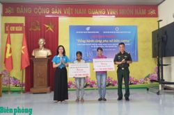 Bộ đội Biên phòng thành phố Hải Phòng và Hội Liên hiệp Phụ nữ thành phố tặng kinh phí hỗ trợ xây dựng 2 căn nhà 'Mái ấm biên cương' tại xã biên giới Kim Ngân, tỉnh Quảng Trị