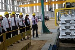 Lần đầu tiên Việt Nam sản xuất thành công nhôm thỏi