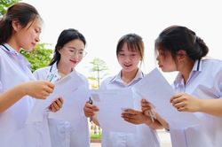 Bộ GD&ĐT lý giải việc tiếp tục giữ kỳ thi tốt nghiệp THPT