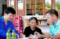 Ấm áp bữa cơm tri ân của tuổi trẻ Gia Lai, Đắk Lắk