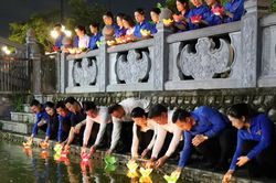 Lễ thắp nến tri ân các Anh hùng liệt sĩ tại Tuyên Quang