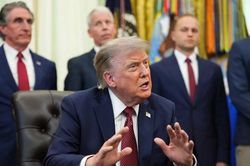 Báo Mỹ: Tổng thống Trump chỉ thị tạm hoãn các cuộc tấn công Iran do cạn kiệt tên lửa đánh chặn