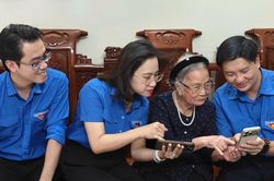Bữa cơm tri &acirc;n ấm &aacute;p nghĩa t&igrave;nh của tuổi trẻ Ninh B&igrave;nh