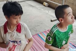 Gần 20 năm nuôi 2 con mắc bệnh bại não, vợ chồng nghèo chưa có giấc ngủ trọn vẹn