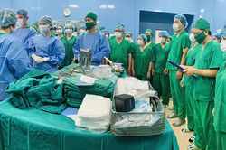 Hàng chục bác sĩ cúi đầu tri ân nam thanh niên 19 tuổi hiến tạng cứu 5 người