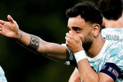 Gatalatasaray hỏi mua Bruno Fernandes khiến MU dao động
