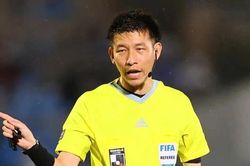Trọng tài 'vua thẻ' bắt trận tuyển Việt Nam vs Singapore