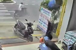 Khoảnh khắc thùng phuy phát nổ như bom, hất văng người đàn ông trên vỉa hè