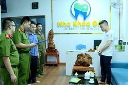 Ph&ecirc; chuẩn khởi tố đối tượng giả danh b&aacute;c sĩ nha khoa