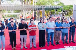 Báo và phát thanh, truyền hình Nghệ An dâng hương tri ân các Anh hùng liệt sĩ tại Nghĩa trang Quốc tế Việt - Lào