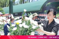 Bộ trưởng Bộ Y tế d&acirc;ng hương tri &acirc;n tại Ng&atilde; ba Đồng Lộc