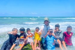 Sau ba năm chiến tranh, trẻ em Gaza lại được học bơi để tìm lại tuổi thơ