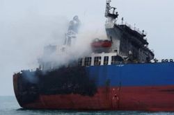 Tàu chở dầu phát nổ ở eo biển Hormuz nghi do trúng thủy lôi Iran