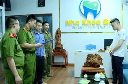 Khởi tố chủ phòng khám răng giả danh bác sĩ để trục lợi hàng tỷ đồng