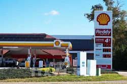 Giá xăng tăng vọt thúc đẩy doanh số xe điện tại Australia