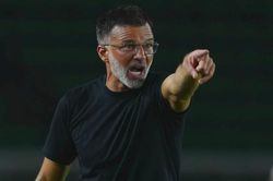 HLV tuyển Thái Lan nói dùng cầu thủ trẻ vẫn thắng 5-0 ở AFF Cup 2026