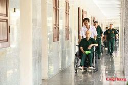 Chuyện của những người chăm sóc một 'gia đình đặc biệt'