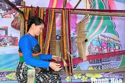Sức sống nghề dệt thổ cẩm ở Chung Sơn