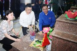 Tuổi trẻ Bắc Ninh thắp nến tri ân các Anh hùng liệt sĩ