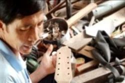 Tiếng guitar ngân rung giữa thời không