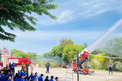 Tuổi trẻ phường Hòa Xuân trải nghiệm 'Một ngày làm lính cứu hỏa'