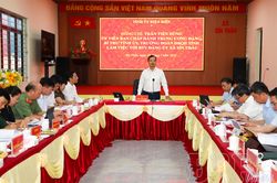 Bí thư Tỉnh ủy Trần Tiến Dũng làm việc với Đảng ủy xã Sín Thầu