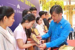 Hơn 730 con công nhân lao động được tuyên dương Học giỏi, sống tốt