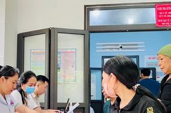 Trung t&acirc;m Y tế Chư Pr&ocirc;ng kh&aacute;m sức khỏe định kỳ miễn ph&iacute; cho người d&acirc;n x&atilde; Ia P&uacute;ch
