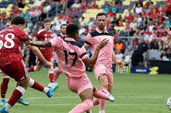 Liverpool ngược dòng đả bại Sunderland 4-2 trong cơn mưa bàn thắng