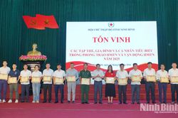 Tôn vinh các tập thể, cá nhân tiêu biểu trong phong trào hiến máu tình nguyện và tặng quà các hộ có hoàn cảnh đặc biệt khó khăn tại phường Thiên Trường, Mỹ Lộc