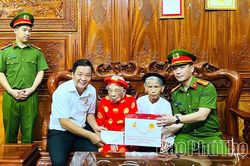 Hội Doanh nhân trẻ tỉnh Phú Thọ thăm, tặng quà các Mẹ Việt Nam anh hùng