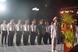 Đại tướng Phan Văn Giang và đoàn công tác dâng hương tại Nghĩa trang liệt sĩ quốc gia Đường 9