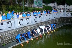 Lễ thắp nến tri ân các Anh hùng liệt sĩ